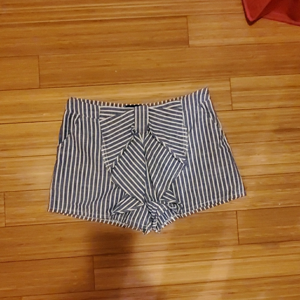 Bow blue and white striped shorts